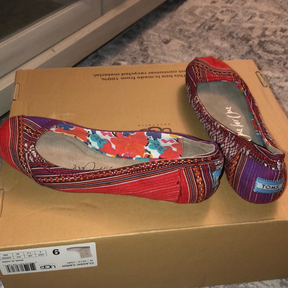 New colorful print TOMS